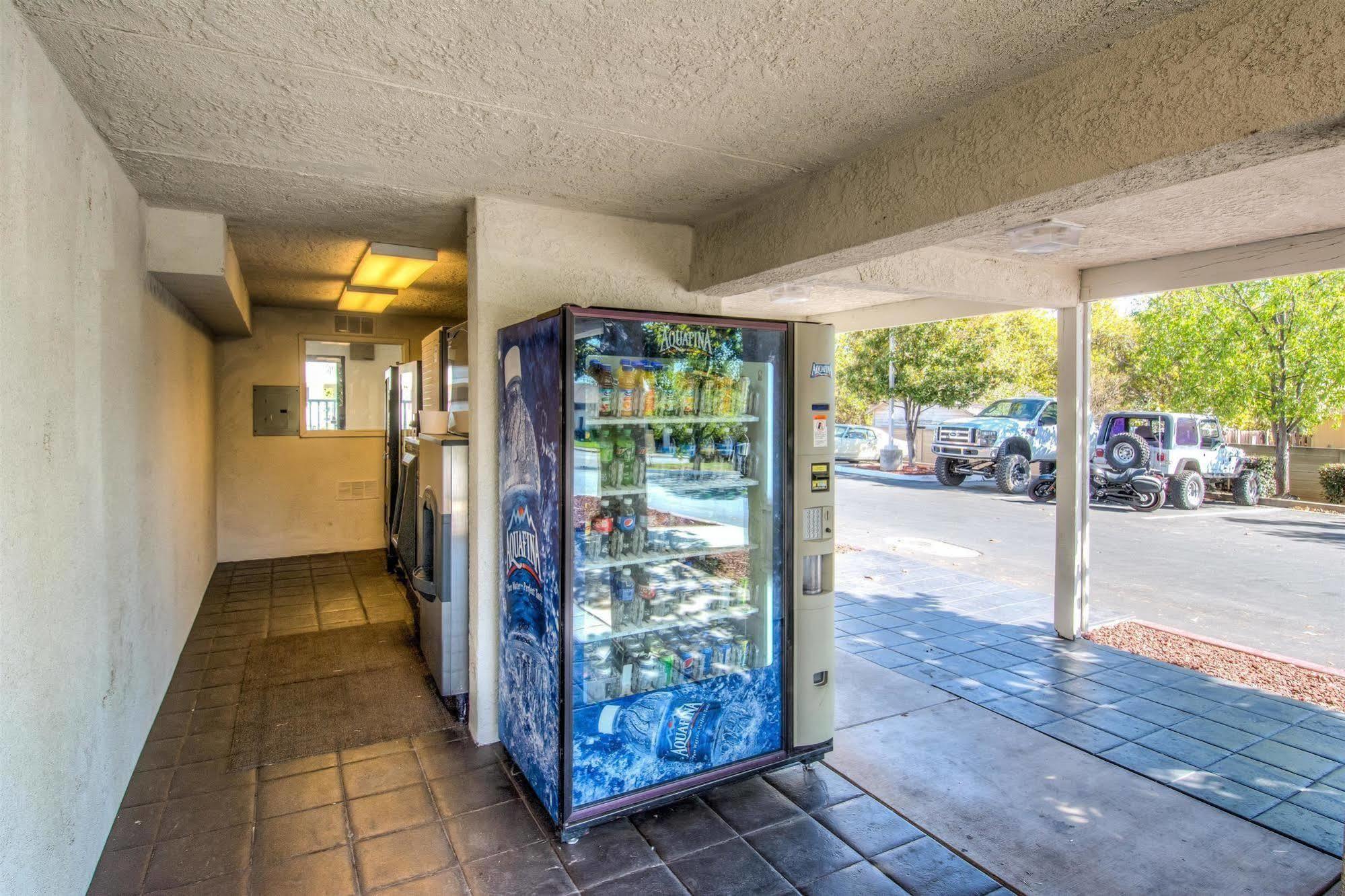 Motel 6-Redding, Ca - South Buitenkant foto