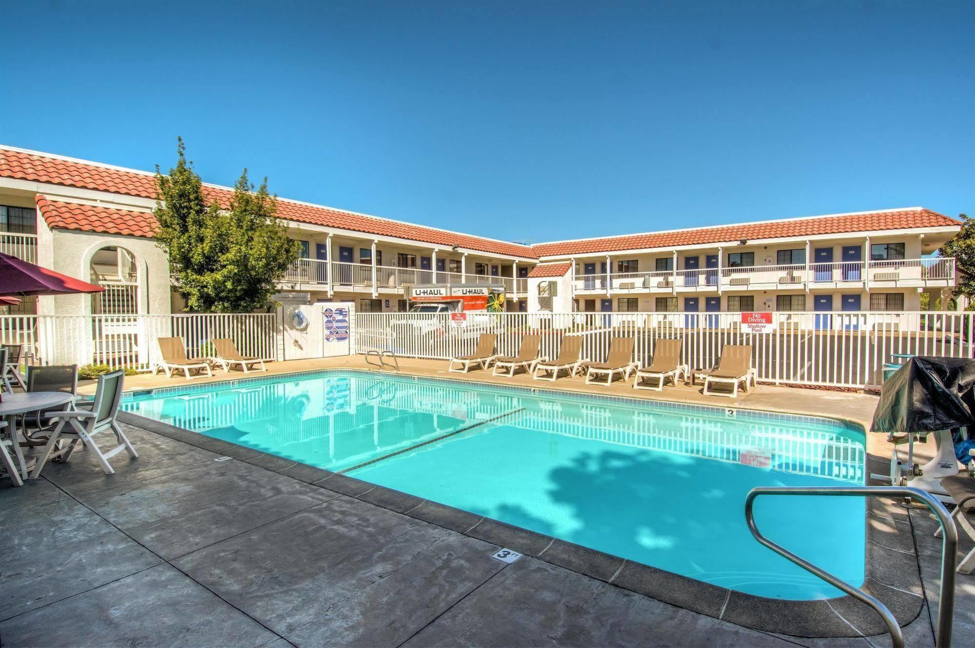 Motel 6-Redding, Ca - South Buitenkant foto